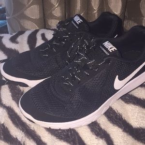 Nike Flex Experience RN5 women’s size 6 1/2